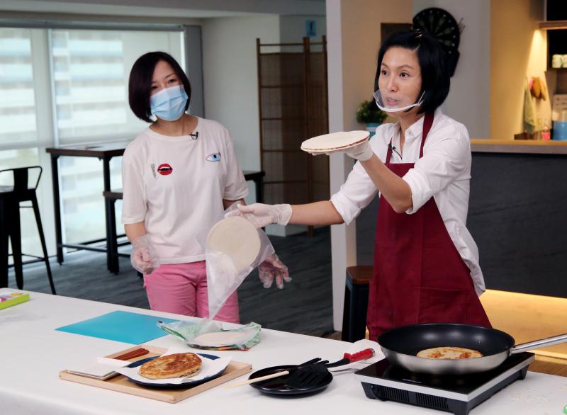 attend-tion Huang Sufang