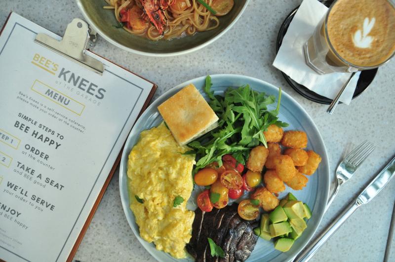 Bee's Knees提供潮人追捧的饮食菜单。