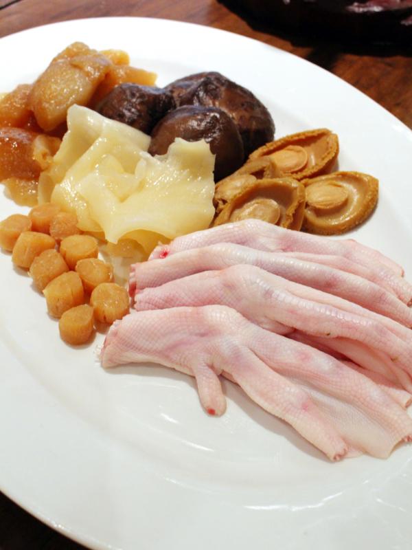 海味一品煲主要材料。(受访者提供)