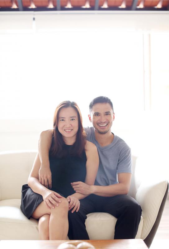 受丈夫李皋驹的正能量影响，谭洁仪最近重拾写作兴趣并出版成书。（何家俊摄）