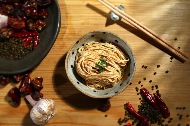 来自台湾的KiKi拌面顶着明星光环,从台湾红到新加坡。