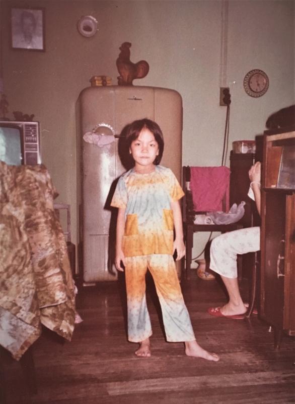 梁凤霞摄于恭锡街门牌15A奶妈的旧居。(梁凤霞提供)