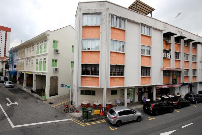 梁凤霞小时候常从奶妈家的窗户望见若泉路街坊的生活动态。