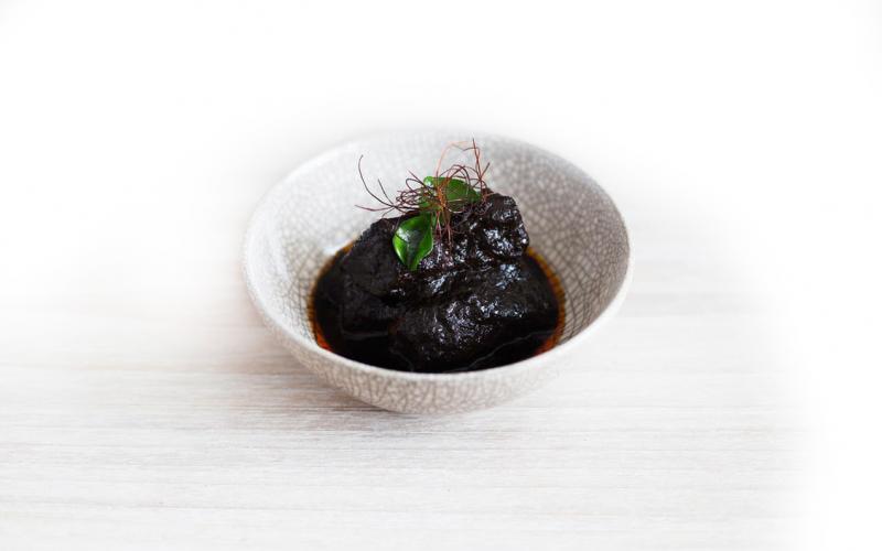 黑果鸡代表的是娘惹菜的精髓。(Candlenut提供)