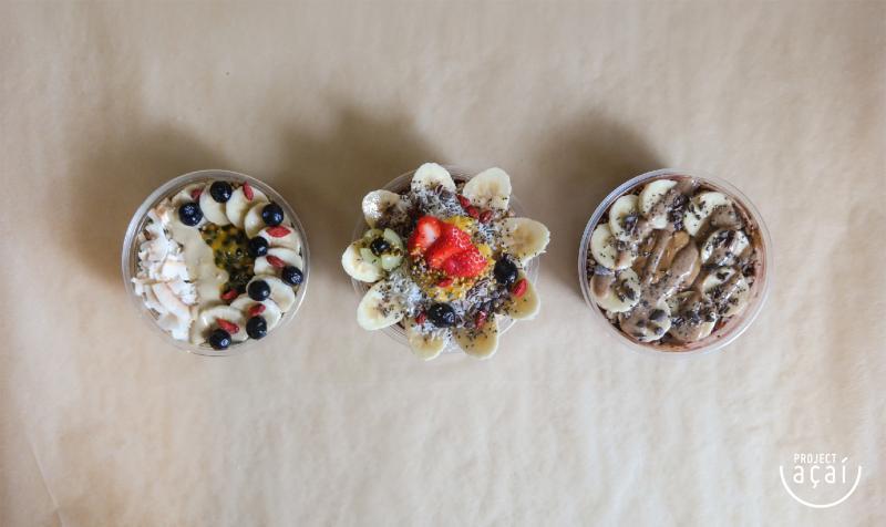 Project Acai把巴西莓与水果组合成绽放的“花”。
