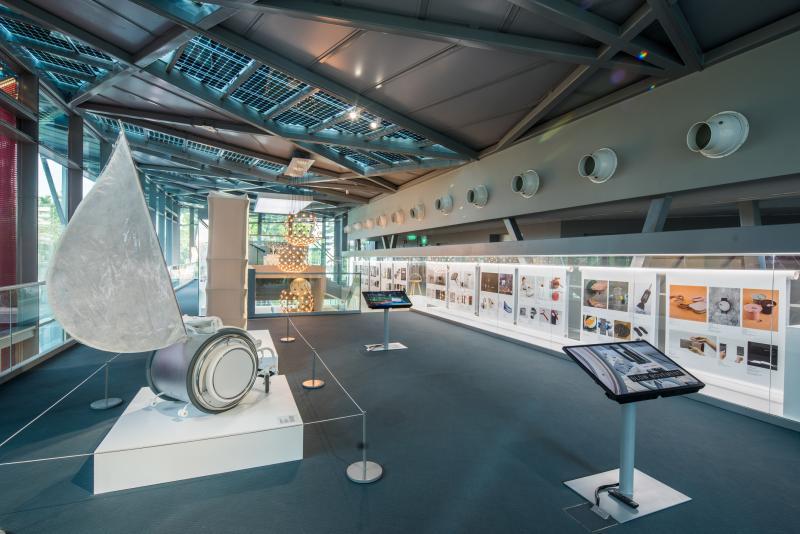 雅马哈发动机为残疾街头表演艺人设计的播放音乐电动轮椅“&Y01”。