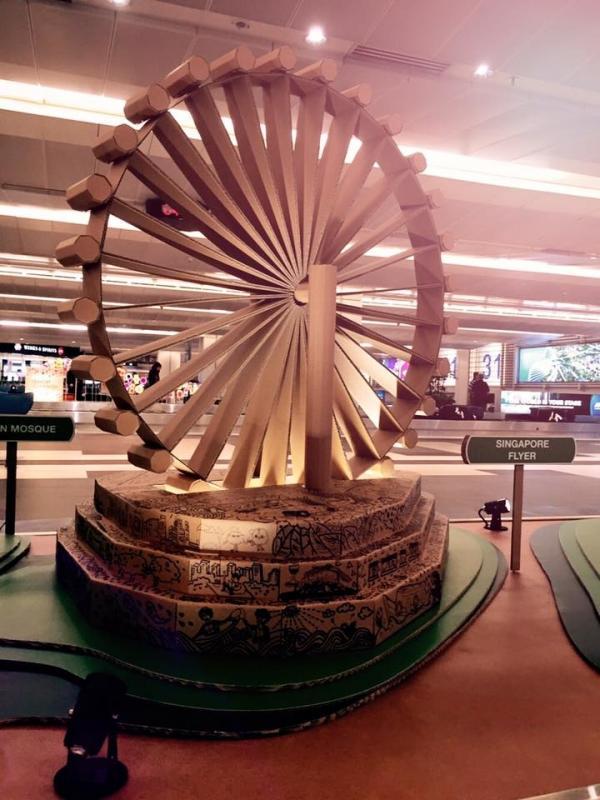 纸皮也能创造出微型的新加坡风景线之一摩天观景轮。