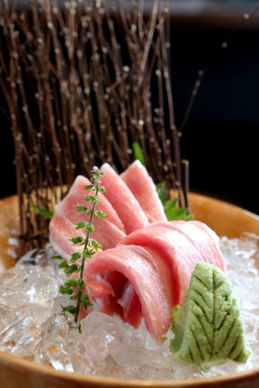 肥美的金枪鱼刺身。