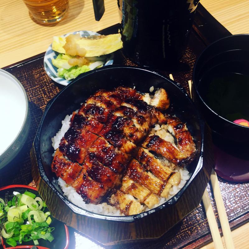 现烤鳗鱼饭。（档案照）