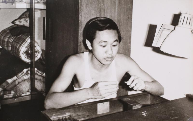 林德源20初头就开始学金匠手艺，把它当成谋生技能。（翻拍照）