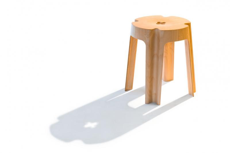 获颁红点奖的“Bloom”凳造型像一朵朴实而动人的小花