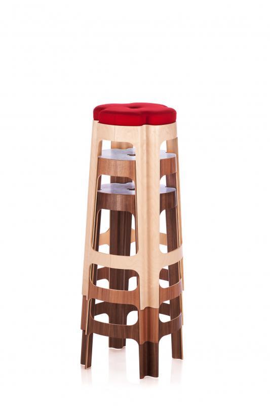 Riga Chair推出的“Bloom”凳都能叠起来收纳,美观实用。