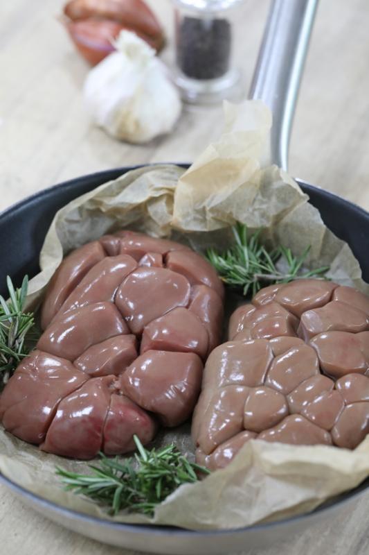 本地肉品专卖店有出售小牛肾等内脏部位,供食客买回家自己处理。(Huber's Butchery提供)