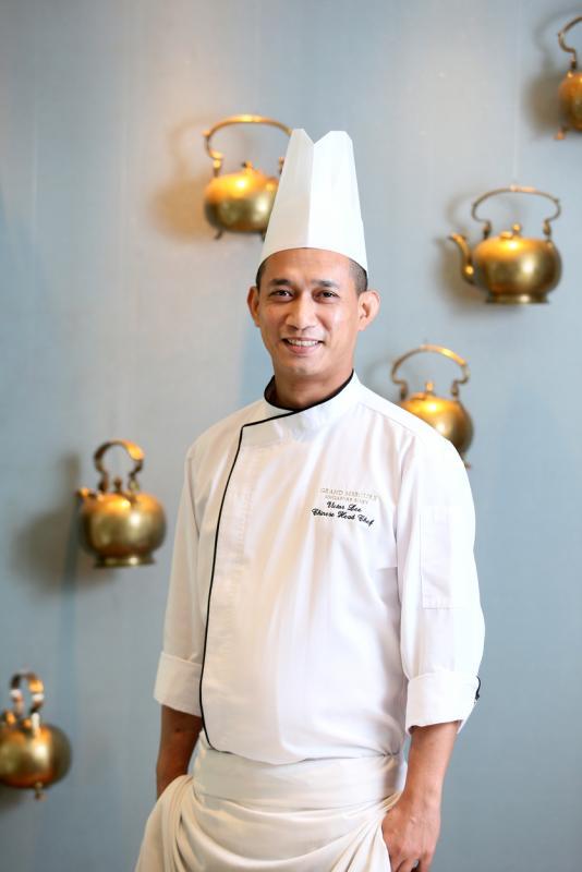 李伟德喜欢在雨季吃肉骨茶。(龙国雄摄影)