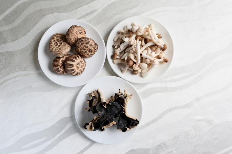 木耳与蘑菇等菌类有助祛湿。(龙国雄摄影)