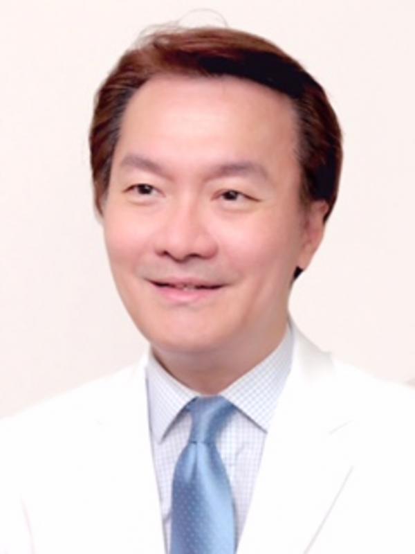 王贵南医师建议在雨季喝姜桂圆红枣茶。(受访者提供)