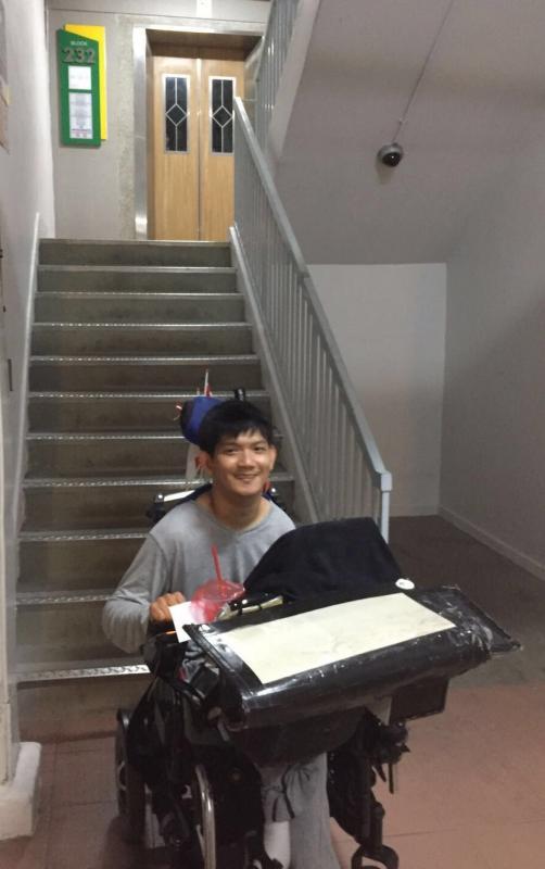 黄忠龙以卖纸巾为生。(黄忠龙提供)