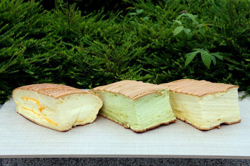 缘味古早味现烤蛋糕的原味、芝士与班兰口味蛋糕。
