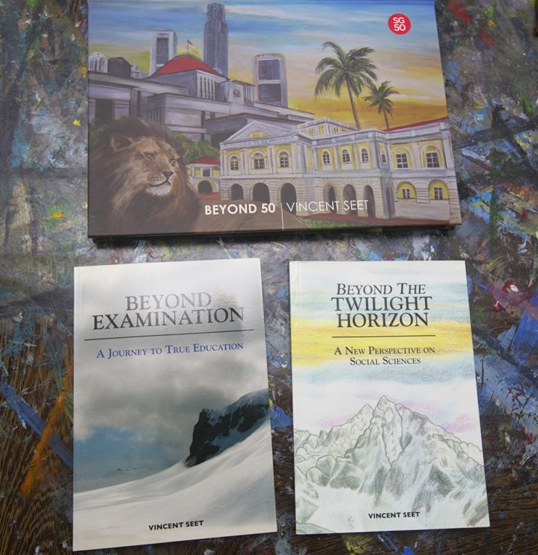 薛奇峰的著作和画册。(曾道明摄)