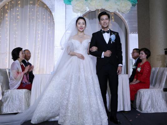20171217_enews_wedding1_Small.jpg