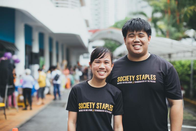 林曼婷(左)与黄衍量一起创立Society Staples,她看到黄衍量不断挑战现状,帮助残疾者解决问题的决心。(受访者提供)