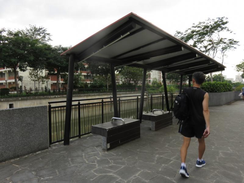 芽笼河边漂亮走道，避雨处以奎笼为设计发想。