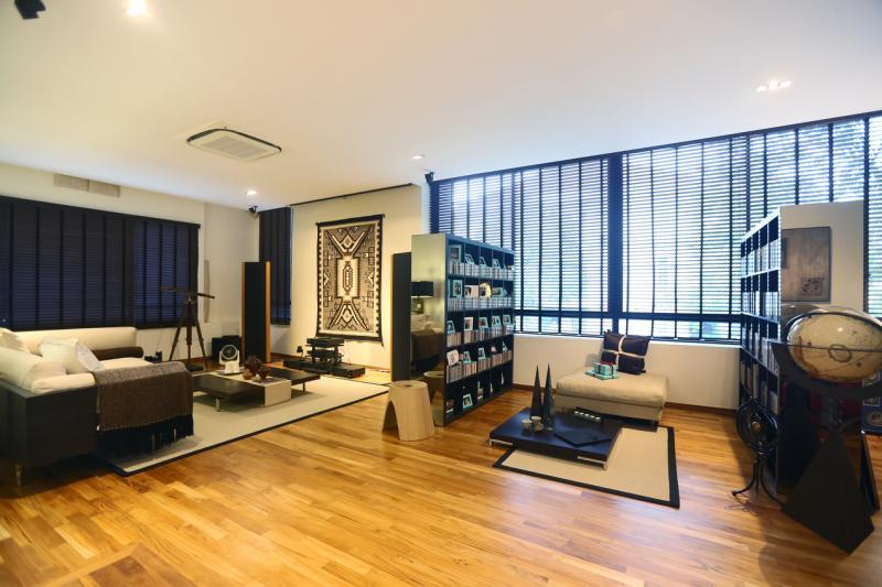 二楼最壮观的是有投影装置的大型娱乐室。