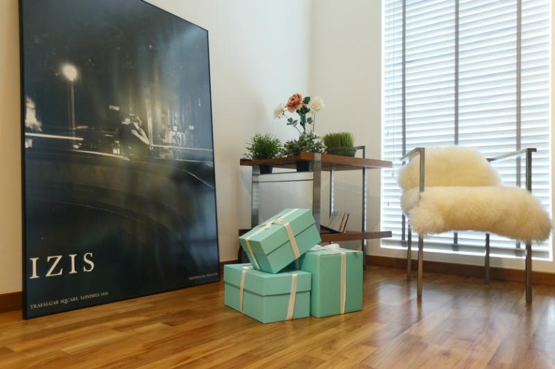 将蒂芙尼盒子散摆家里各处成了另类摆设。