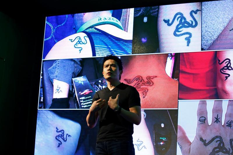 雷蛇创办人陈民亮10月31日在香港宣布雷蛇挂牌上市。（路透社）