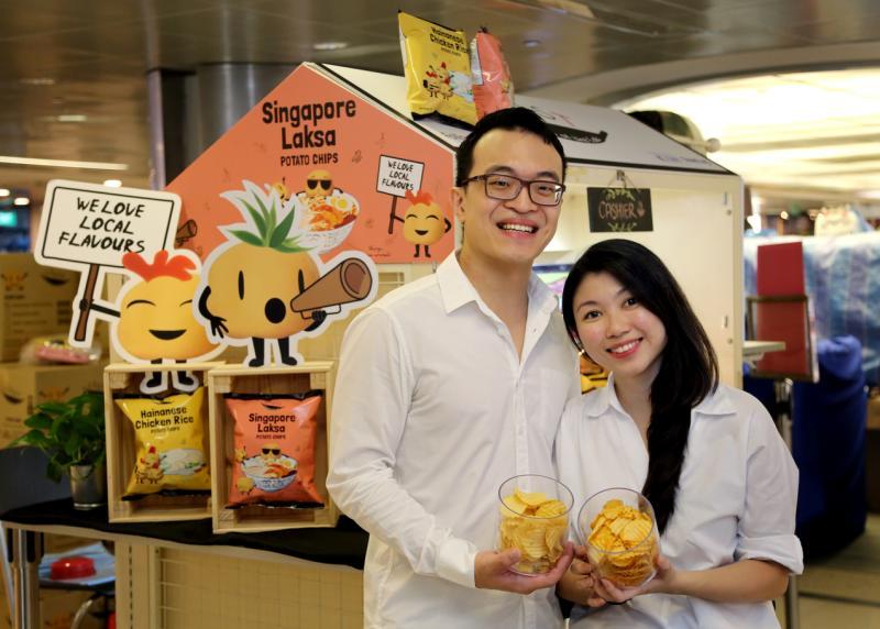 李煜哲（左）和纪雯倩原从事金融业，毅然开创饮食起步公司。（严宣融摄）