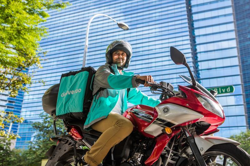 外送就是享受美食不用出门，把美食送到府的一种服务。