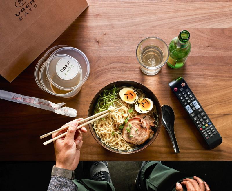 外送就是享受美食不用出门，把美食送到府的一种服务。