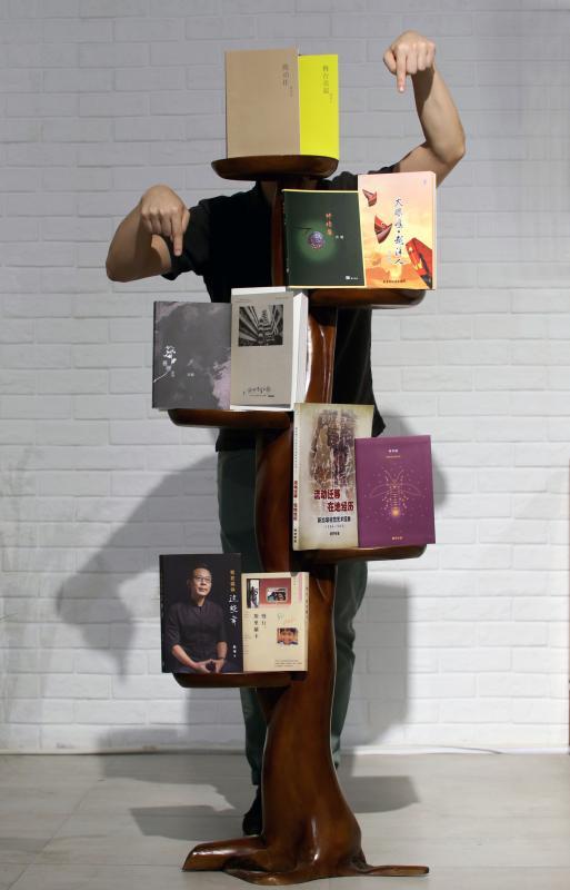 10本年度好书，文学创作与纪实类各占一半。