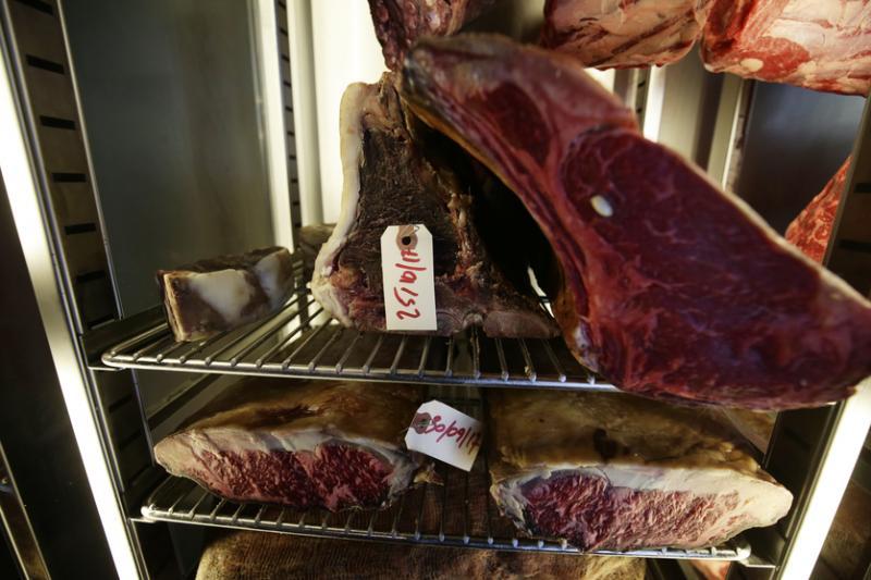 伊斯特订制的风干老化牛排冷藏柜。