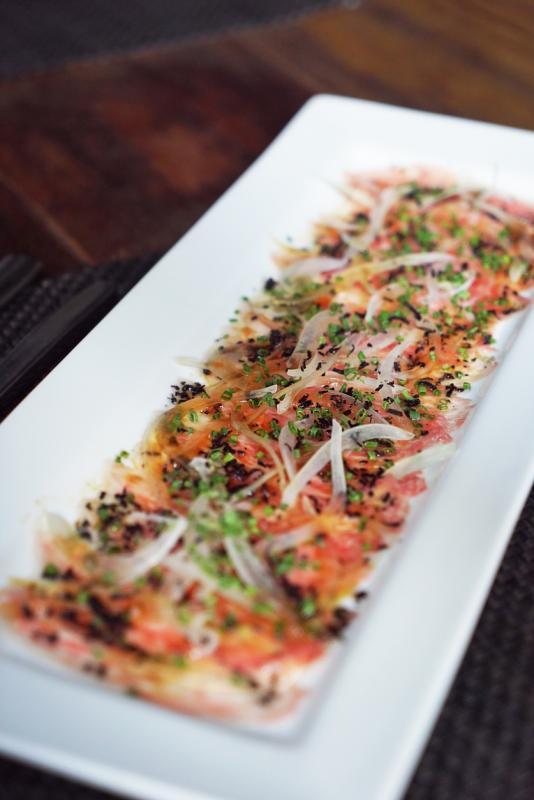 Bedrock Bar & Grill的雪室和牛生片。(餐馆提供)