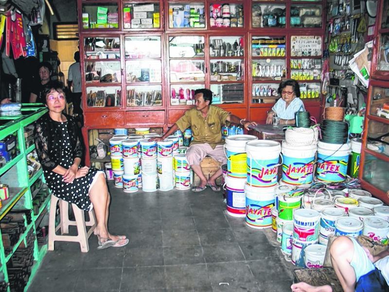 勿里洞经营小五金店的华人。