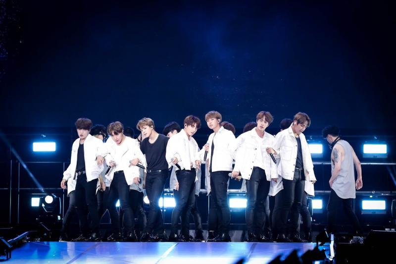 EXO出道不到两年,BTS(图)就出现。(互联网)