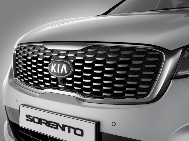 前脸三眼式LED头灯及保险杆都是全新设计,招牌的“虎鼻”前进气格栅则采用纯黑加镀铬元素,前脸视觉上更霸气和更有立体感。