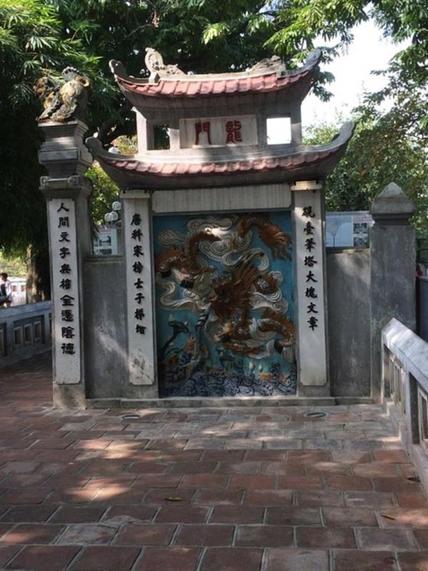 玉山寺对联道尽越南士子的文化情怀。