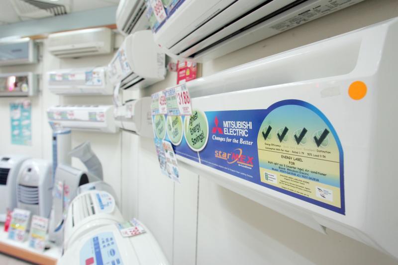 电器产品能源标签上的“打勾”越多,就表示它越能省电。(档案照)