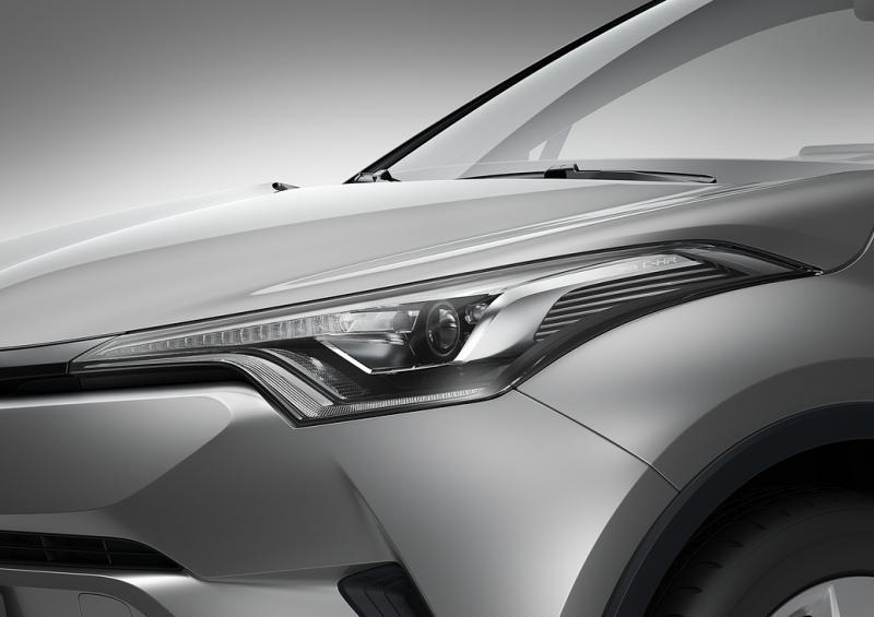 车身各处包括车头大灯采用钻石几何造型语言,线条凌厉。