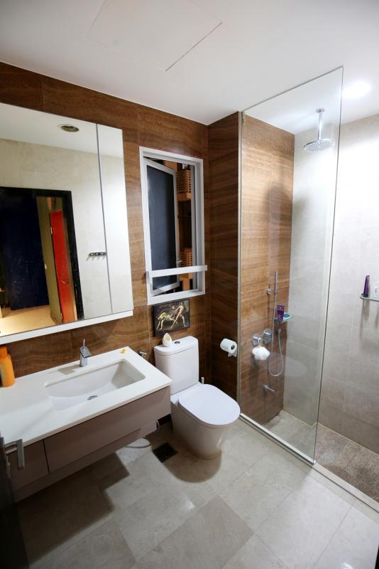 盥洗室以泥土色为主调。