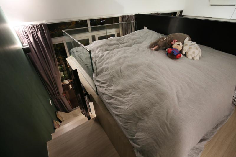 顶层是屋主的主卧，格局简单，功能专一。