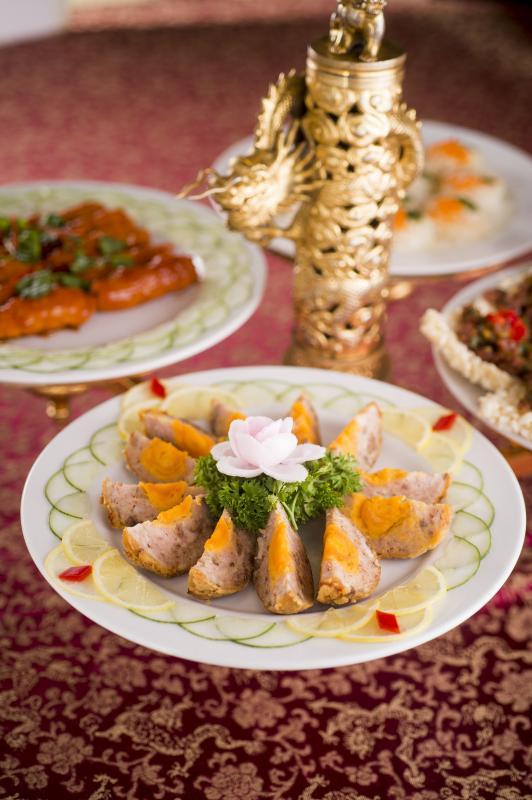 蟹烧凤干考功夫在于切片后,咸蛋黄要置于中心,有圆润的球状。