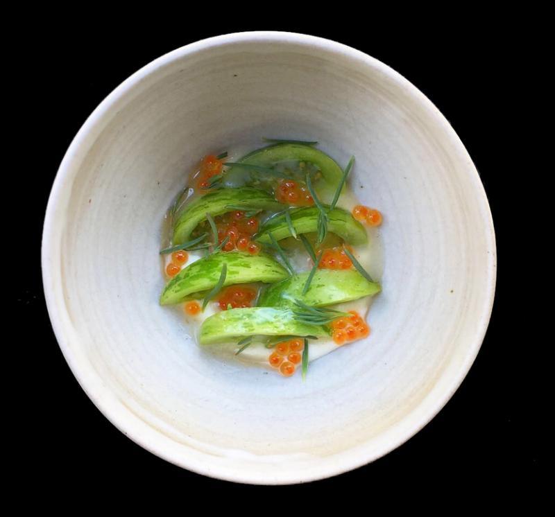 海滩滨藜和番茄、鱼子等一起吃,可同时吃到大地和海洋的味道。