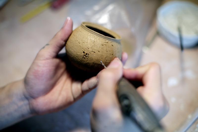 本地泥杂质多，带参差美感。