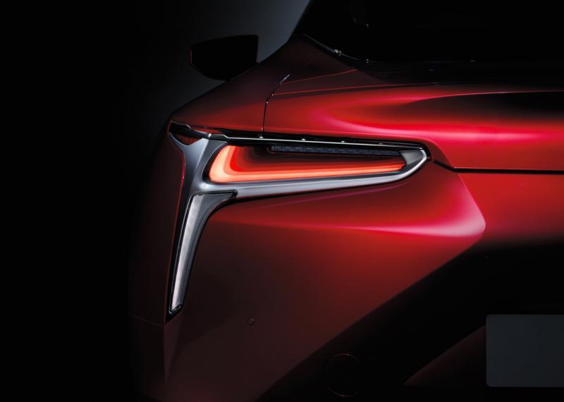 以战斗机引擎为灵感的后尾灯设计，锋芒毕露。