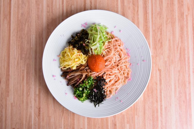 春季限定的樱花拉面。（餐馆提供）