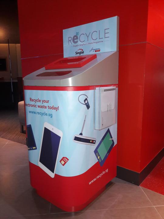 20180402_news_ewaste_singtel_bin_Medium.jpg