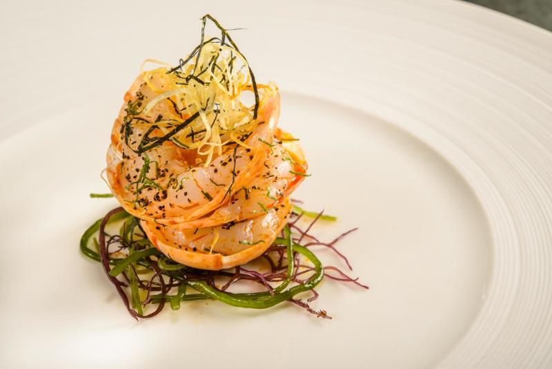 以茶入味的烤小龙虾。（受访者提供）